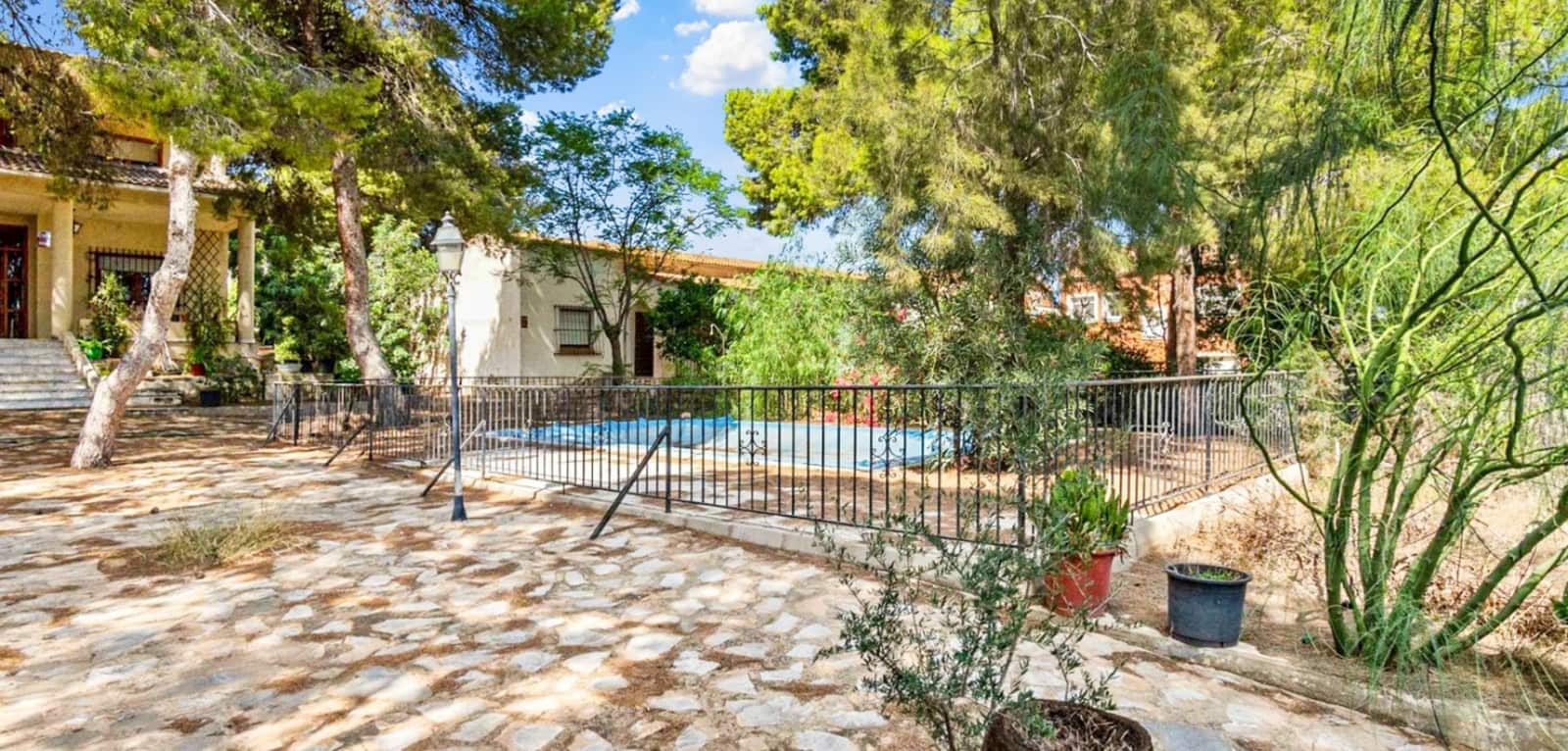 8 chambre Villa/Maison à vendre à Torrevieja avec piscine garage - 550 000 € (Ref: 9838275)