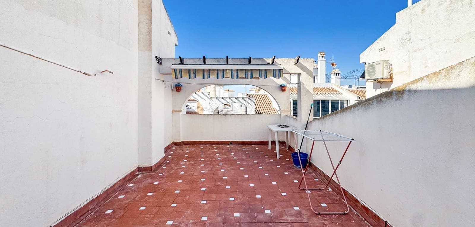 2 soverom Bungalow til salgs i Torrevieja med svømmebasseng - € 169 000 (Ref: 9838562)