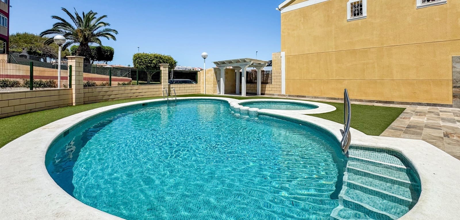 3 chambre Maison de Ville à vendre à La Mata avec piscine - 245 000 € (Ref: 9841153)