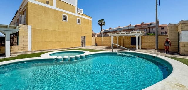 3 chambre Maison de Ville à vendre à La Mata, Torrevieja avec piscine - 245 000 € (Ref: 9841153)