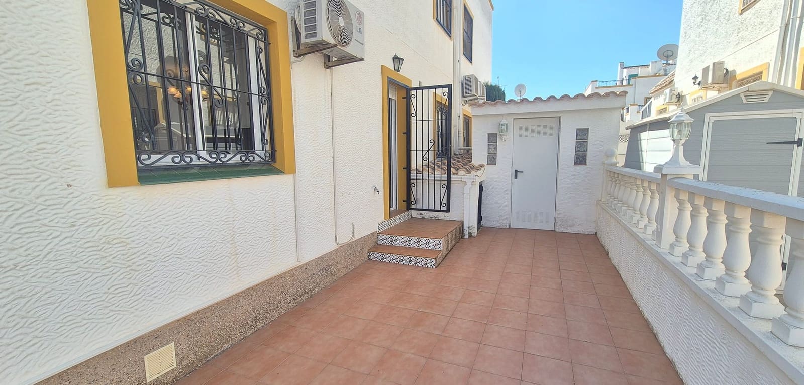 3 slaapkamer Halfvrijstaande villa te koop in Los Altos met zwembad - € 189.950 (Ref: 9844406)