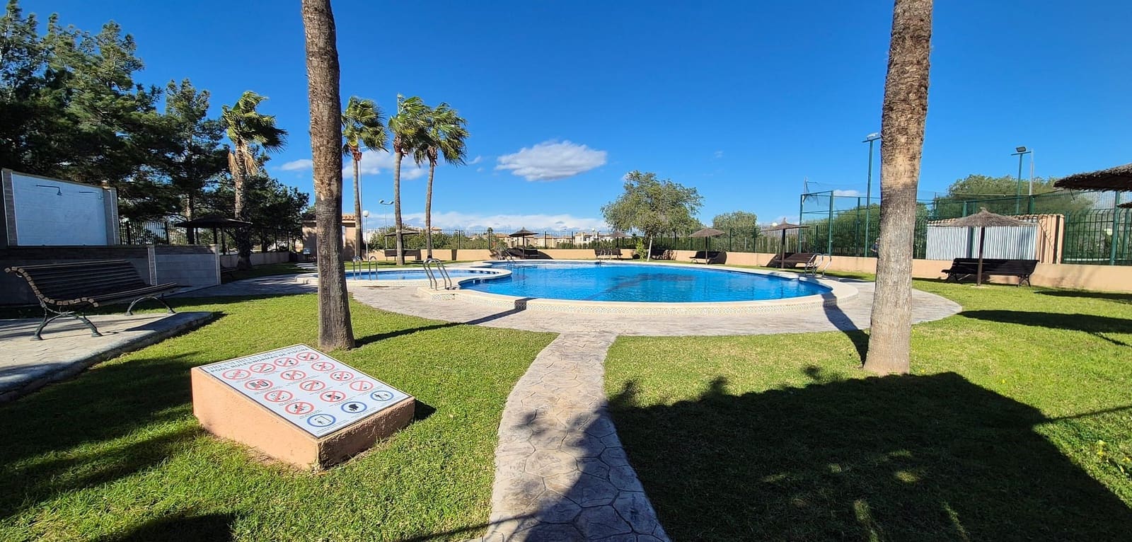 3 slaapkamer Halfvrijstaande villa te koop in Los Altos met zwembad - € 189.950 (Ref: 9844406)