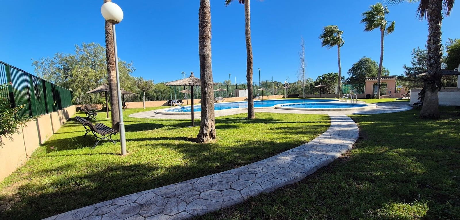 3 slaapkamer Halfvrijstaande villa te koop in Los Altos met zwembad - € 189.950 (Ref: 9844406)