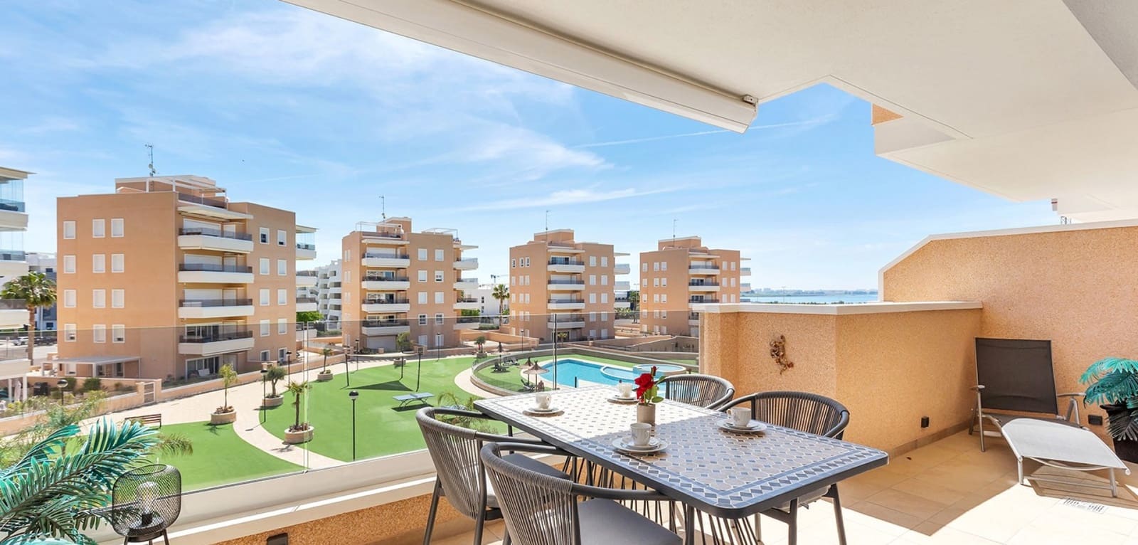 3 soveværelse Lejlighed til salg i El Raso med swimmingpool - € 299.900 (Ref: 9860667)