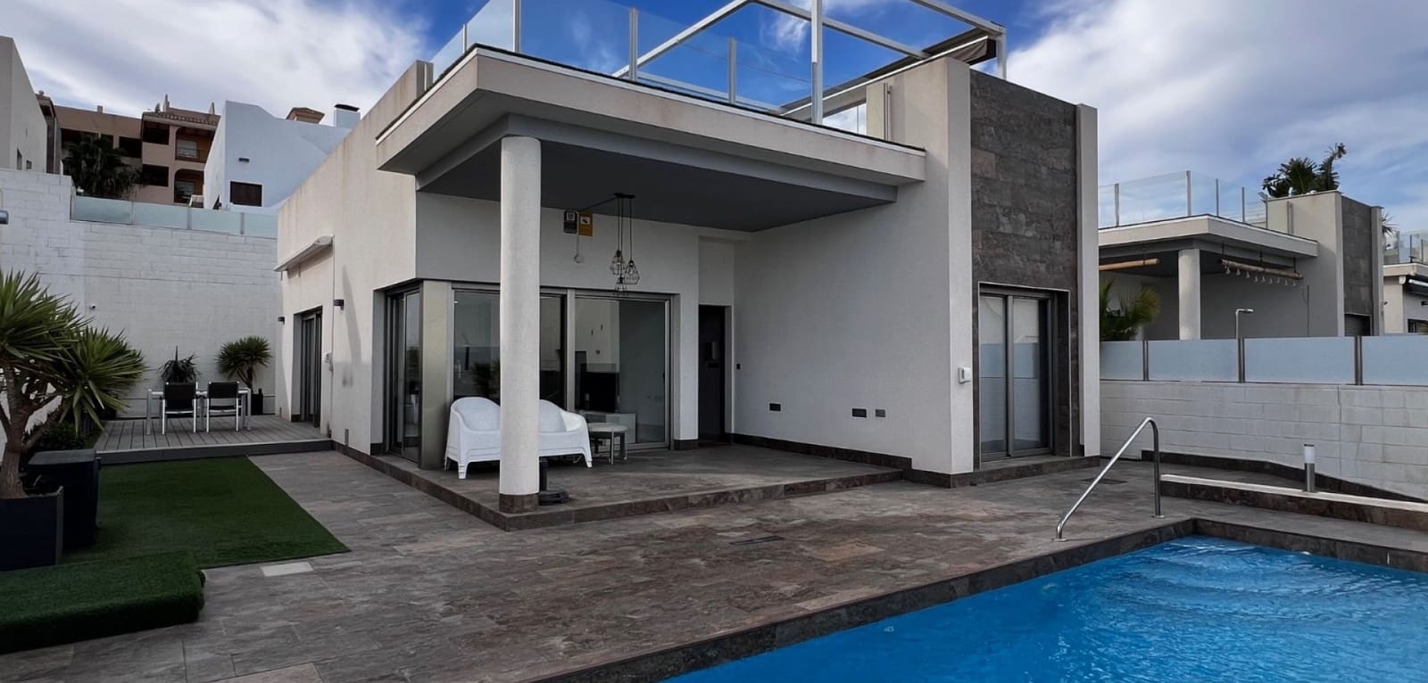 3 bedroom Villa for sale in Villamartin with pool - € 439,000 (Ref: 9862212)