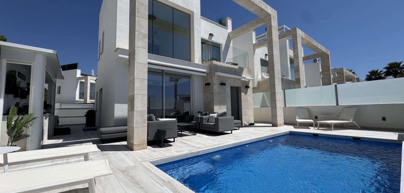 4 slaapkamer Villa te koop in Orihuela Costa met zwembad - € 619.995 (Ref: 9862215)