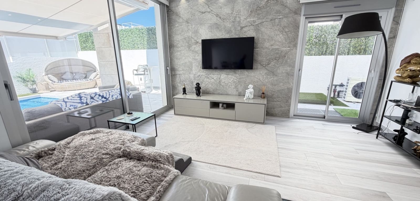 4 slaapkamer Villa te koop in Orihuela Costa met zwembad - € 619.995 (Ref: 9862215)