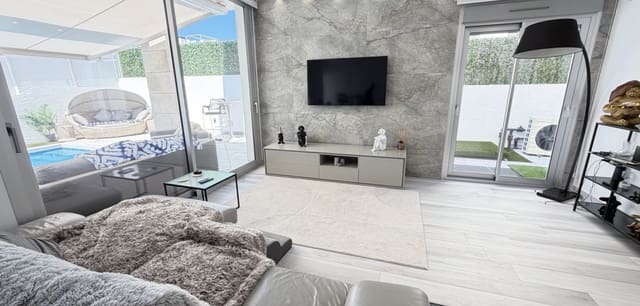 4 slaapkamer Villa te koop in Lomas de Cabo Roig - Los Dolses, Orihuela met zwembad - € 619.995 (Ref: 9862215)