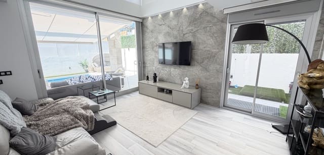 4 slaapkamer Villa te koop in Lomas de Cabo Roig - Los Dolses, Orihuela met zwembad - € 619.995 (Ref: 9862215)