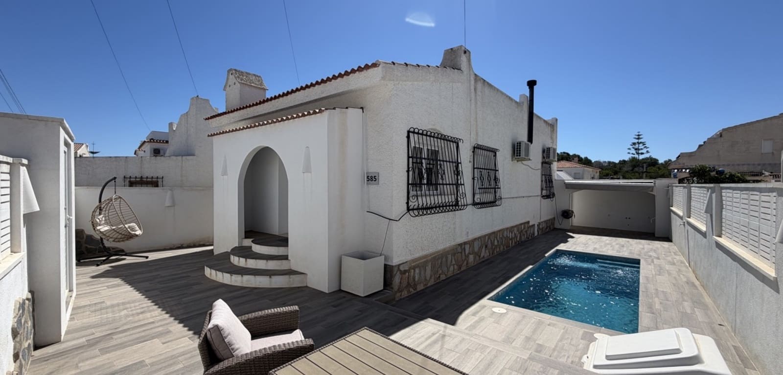 2 bedroom Villa for sale in Villamartin with pool - € 249,000 (Ref: 9862216)