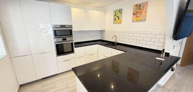 Chalet de 2 habitaciones en Villamartin, Orihuela en venta con piscina - 249.000 € (Ref: 9862216)