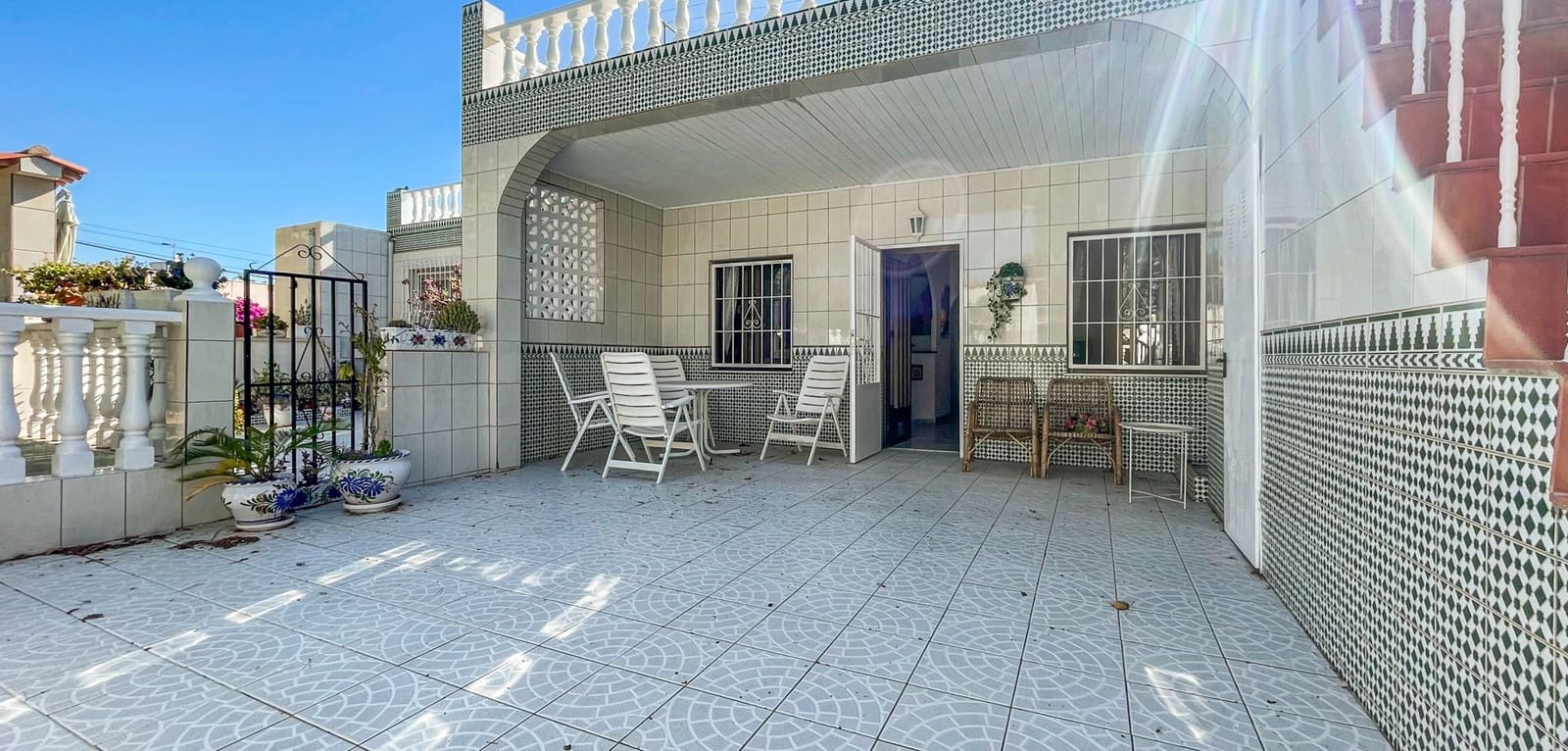 2 makuuhuone Omakotitalo myytävänä paikassa Torrevieja mukana 
autotalli - 139 900 € (Ref: 9867317)