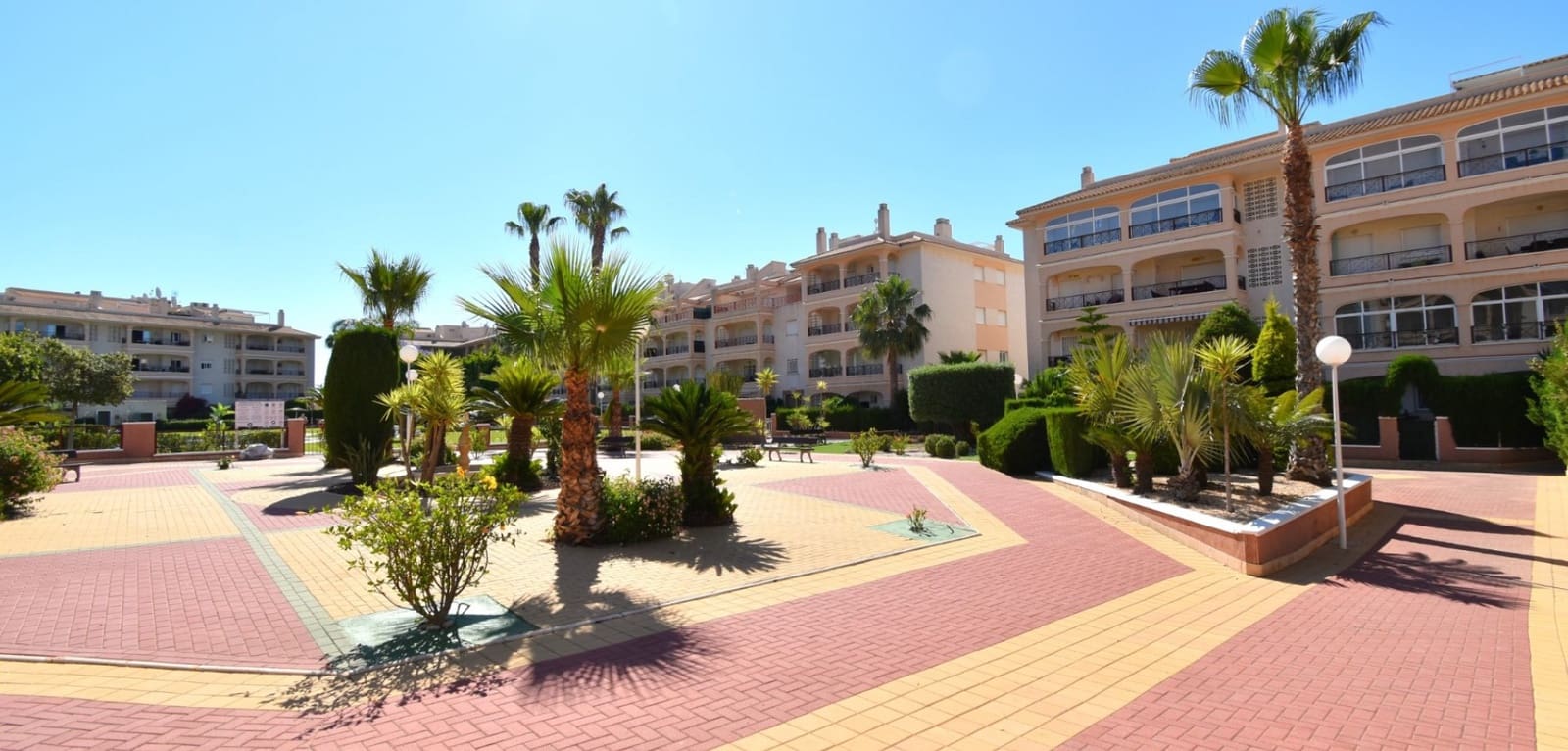 3 soveværelse Lejlighed til salg i Playa Flamenca med swimmingpool - € 240.000 (Ref: 9869587)