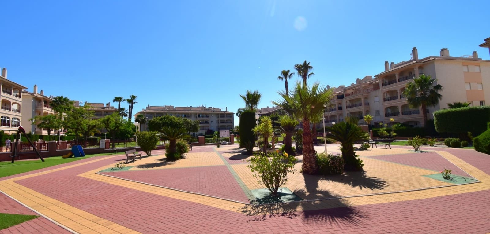3 soveværelse Lejlighed til salg i Playa Flamenca med swimmingpool - € 240.000 (Ref: 9869587)