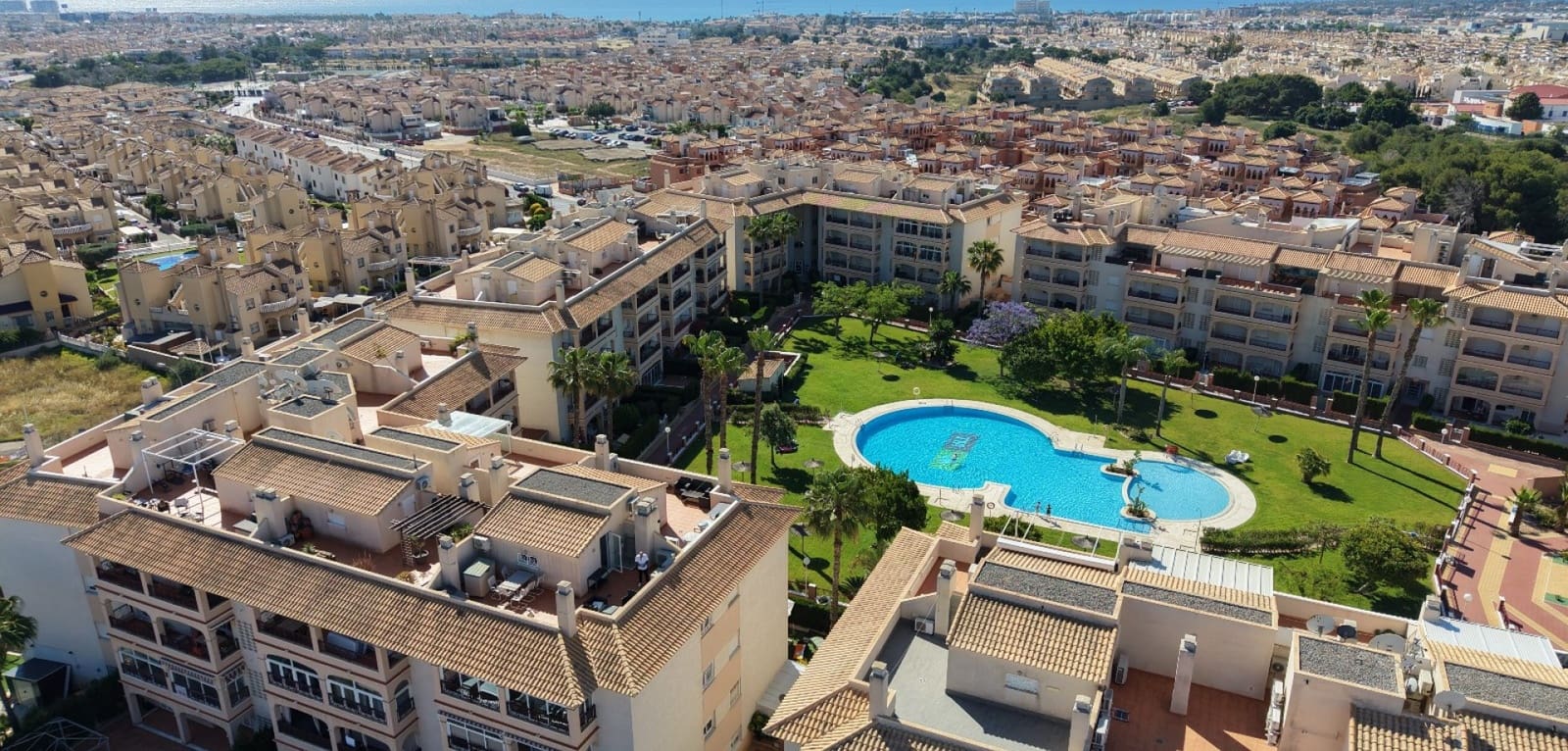 3 soveværelse Lejlighed til salg i Playa Flamenca med swimmingpool - € 240.000 (Ref: 9869587)