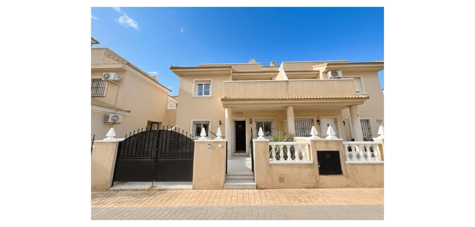 2 slaapkamer Huis te koop in La Zenia met zwembad - € 249.950 (Ref: 9873866)