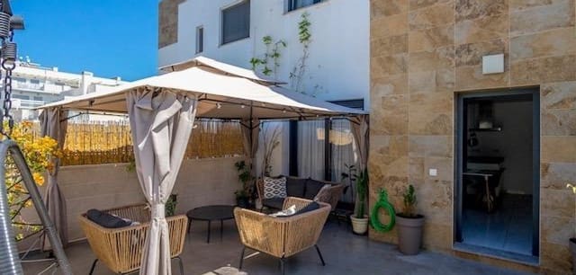 3 soveværelse Byhus til salg i Villamartin, Orihuela med swimmingpool - € 325.000 (Ref: 9882439)