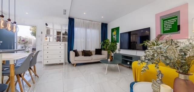 3 soveværelse Byhus til salg i Villamartin, Orihuela med swimmingpool - € 325.000 (Ref: 9882439)