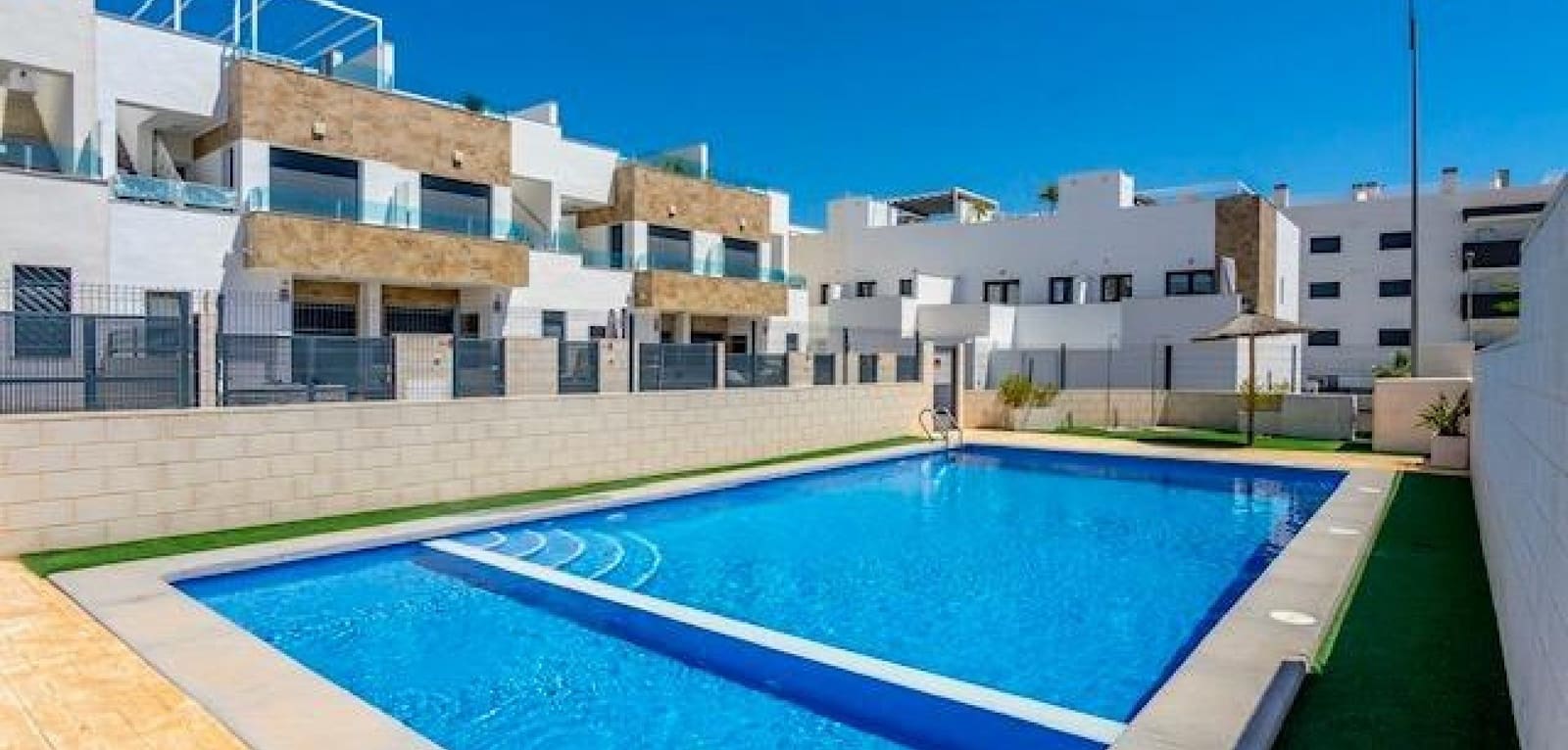 3 soveværelse Byhus til salg i Villamartin med swimmingpool - € 325.000 (Ref: 9882439)