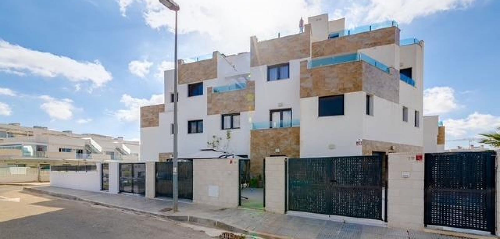 3 soveværelse Byhus til salg i Villamartin med swimmingpool - € 325.000 (Ref: 9882439)