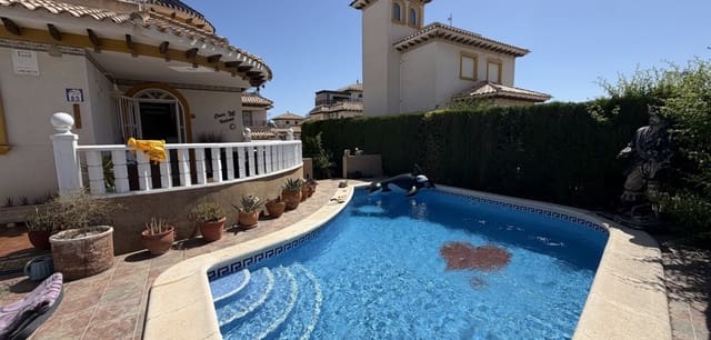 4 soverom Villa til salgs i Villamartin, Orihuela med svømmebasseng - € 399 995 (Ref: 9892640)