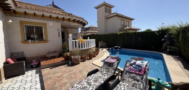4 soverom Villa til salgs i Villamartin, Orihuela med svømmebasseng - € 399 995 (Ref: 9892640)