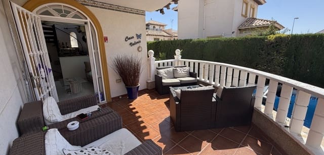 4 soverom Villa til salgs i Villamartin, Orihuela med svømmebasseng - € 399 995 (Ref: 9892640)