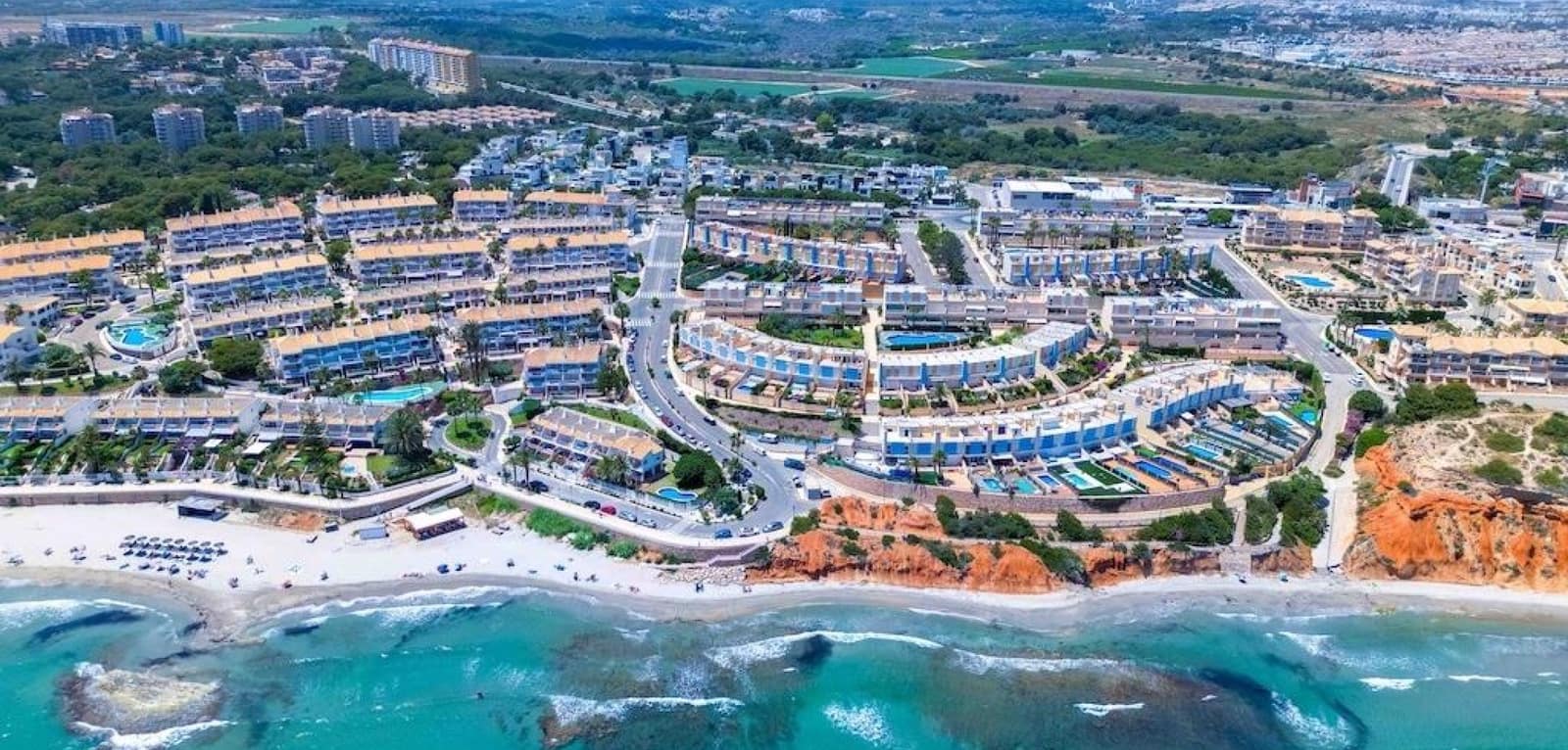 3 soveværelse Byhus til salg i Campoamor med swimmingpool - € 450.000 (Ref: 9894896)