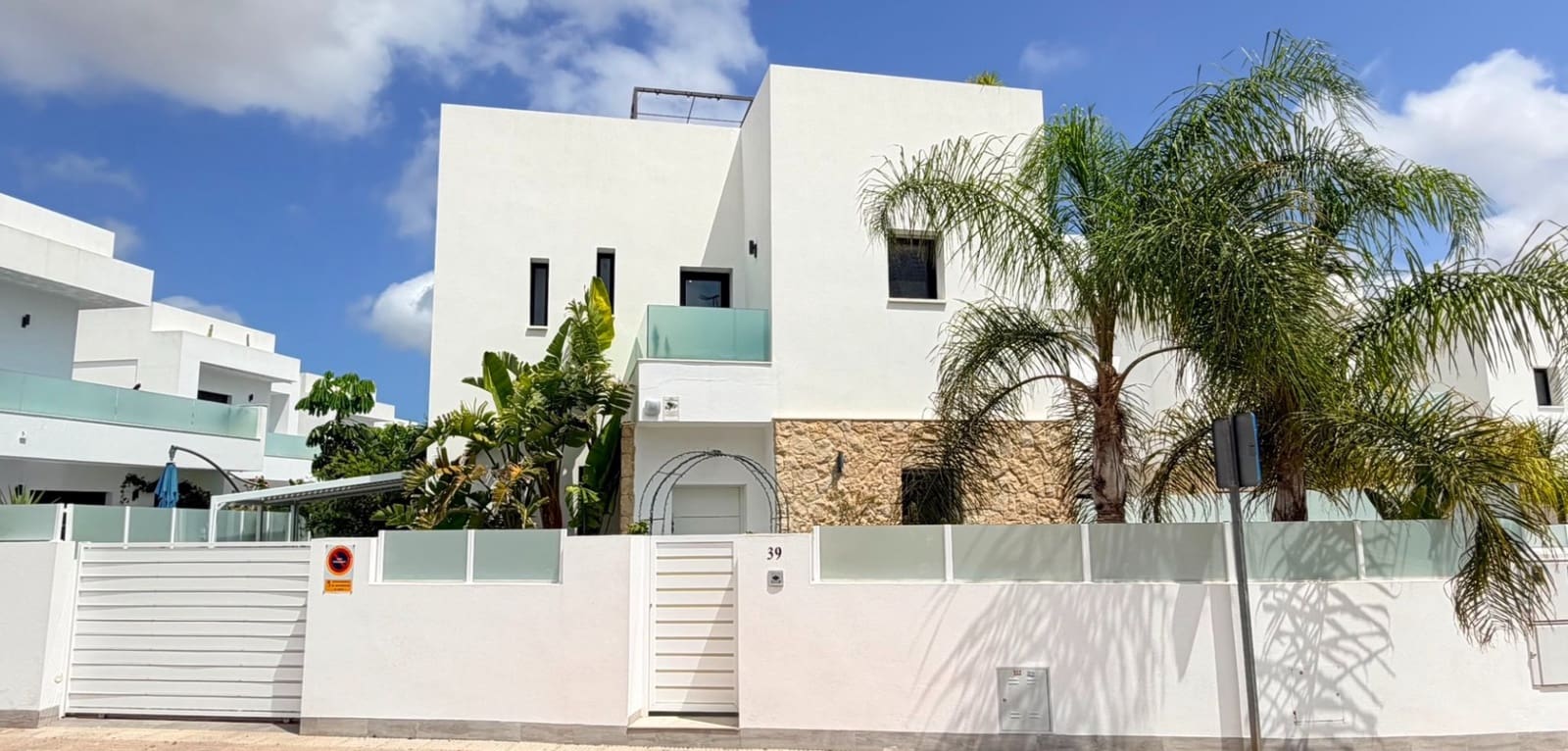 3 bedroom Villa for sale in Los Montesinos with pool - € 425,000 (Ref: 9894897)