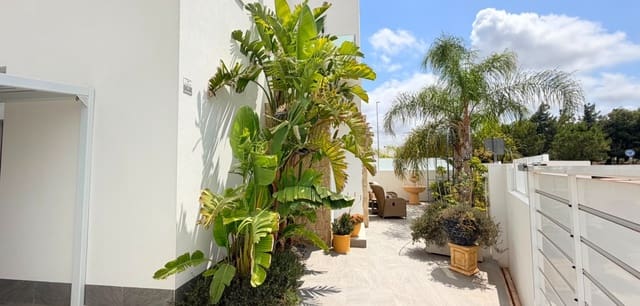 3 bedroom Villa for sale in Los Montesinos with pool - € 425,000 (Ref: 9894897)