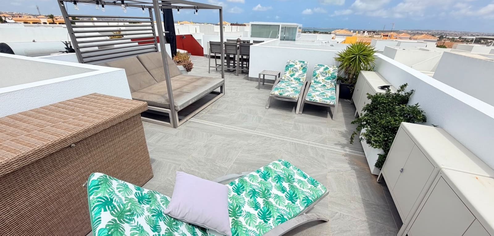 3 bedroom Villa for sale in Los Montesinos with pool - € 425,000 (Ref: 9894897)