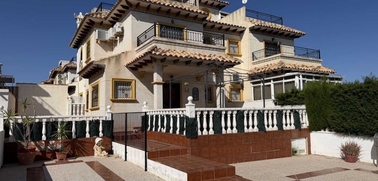 3 quarto Casa em Banda para venda em Playa Flamenca com piscina - 195 000 € (Ref: 9896950)