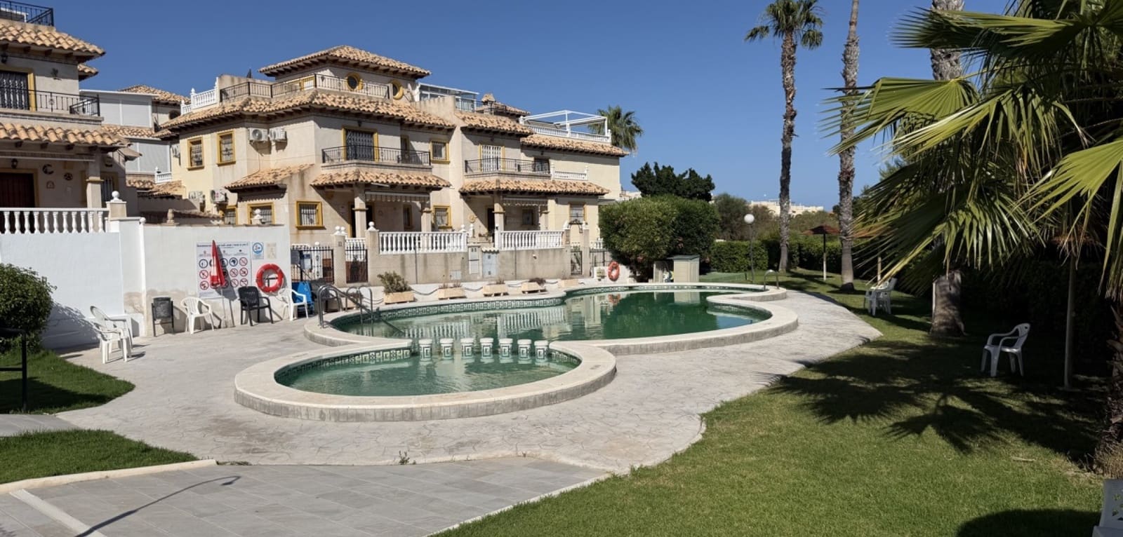 3 quarto Casa em Banda para venda em Playa Flamenca com piscina - 195 000 € (Ref: 9896950)