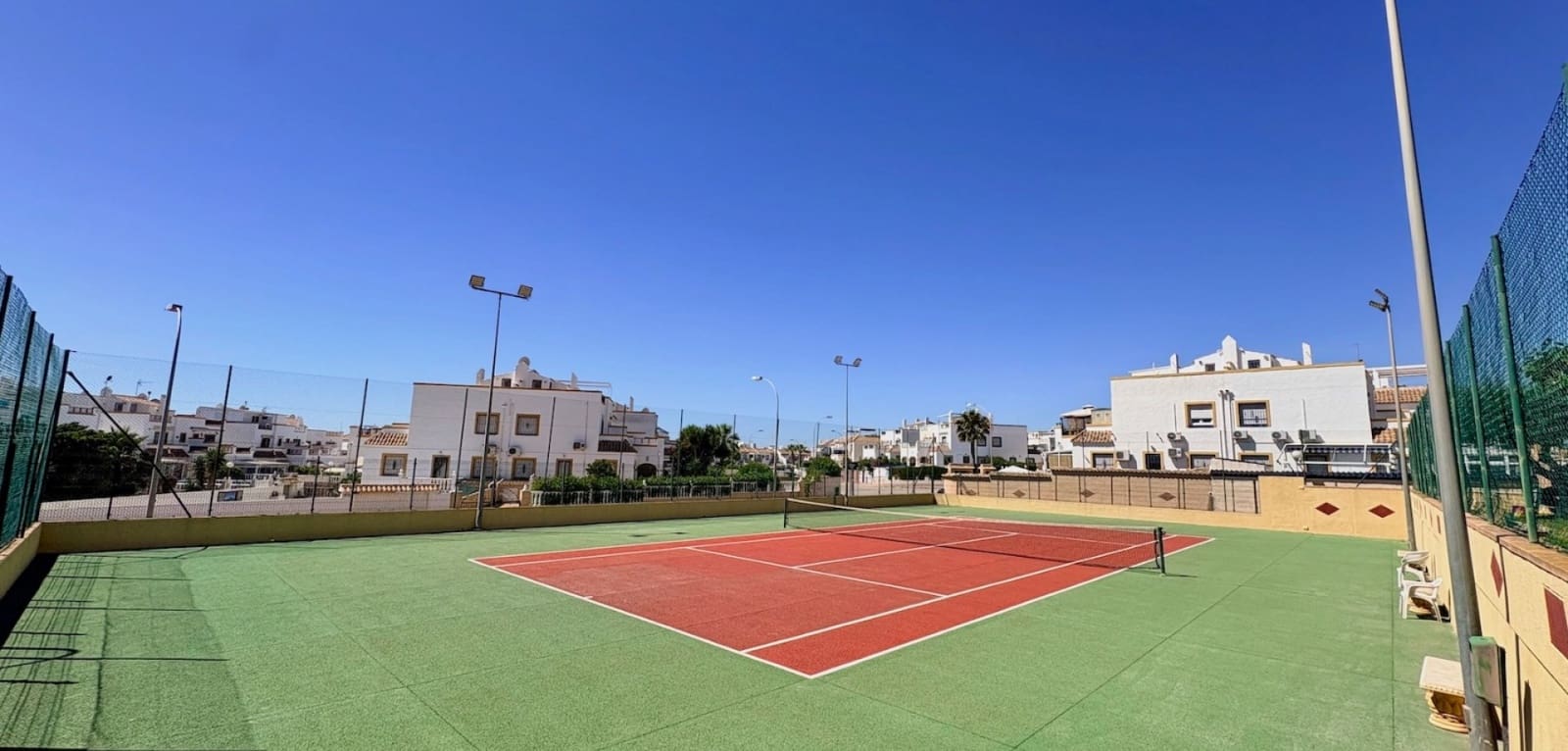 3 soveværelse Lejlighed til salg i Playa Flamenca med swimmingpool - € 179.000 (Ref: 9901999)
