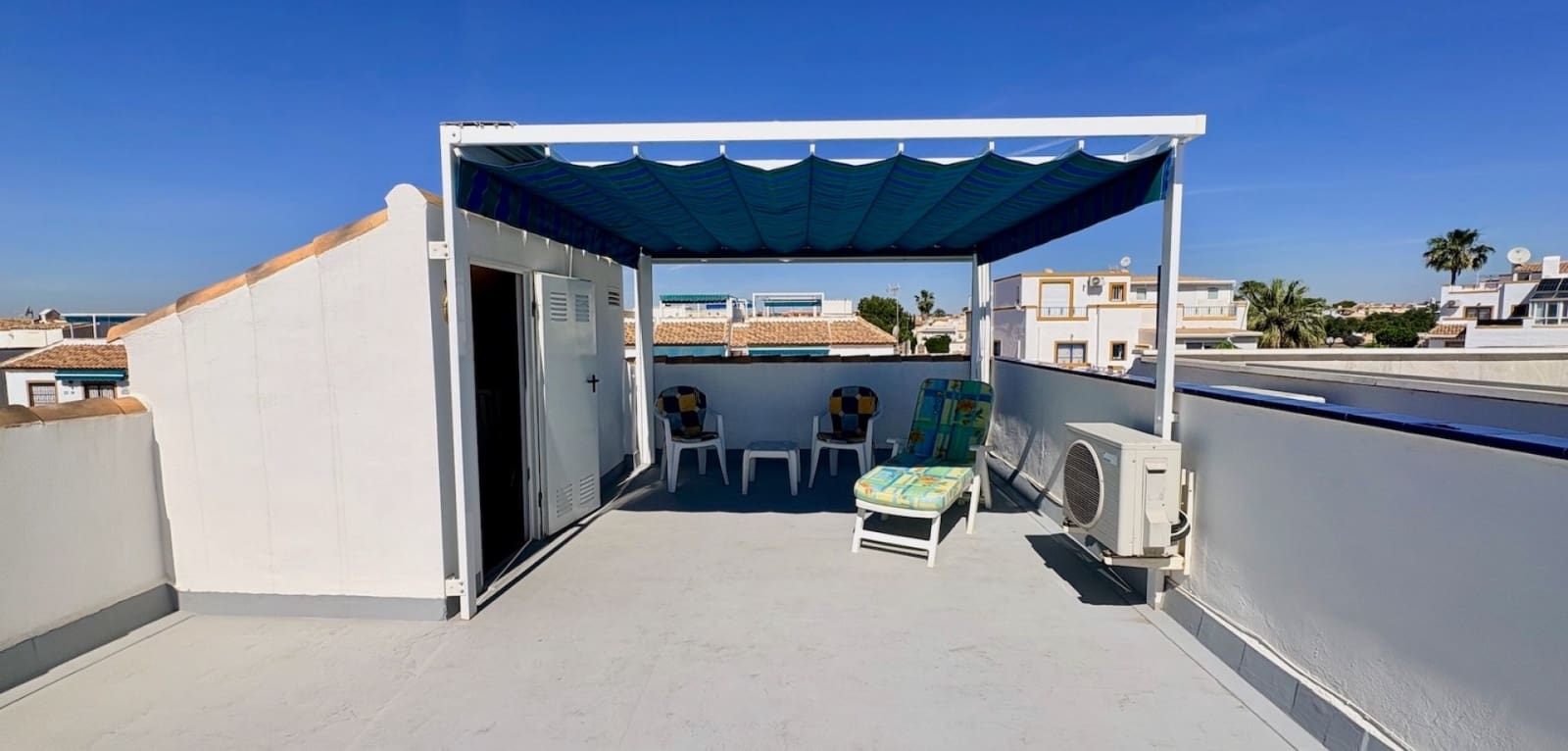 3 soveværelse Lejlighed til salg i Playa Flamenca med swimmingpool - € 179.000 (Ref: 9901999)
