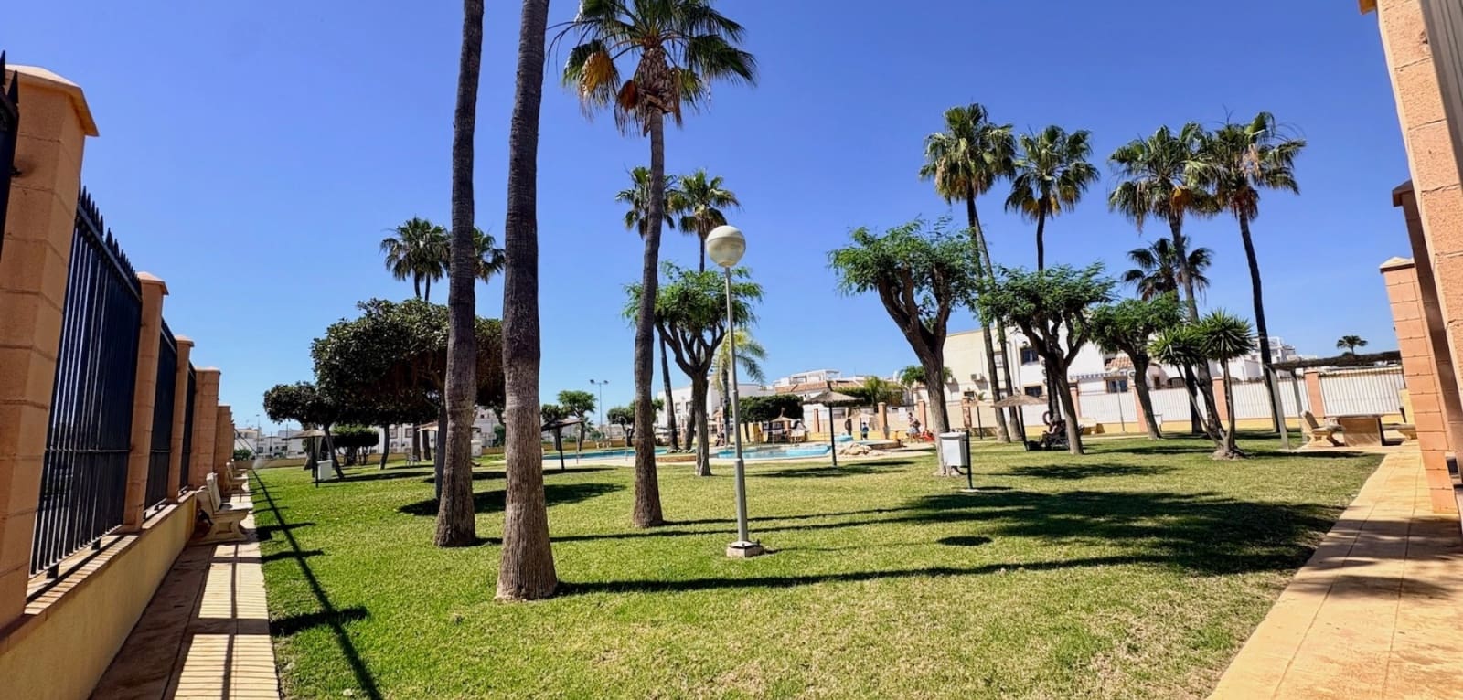 3 soveværelse Lejlighed til salg i Playa Flamenca med swimmingpool - € 179.000 (Ref: 9901999)