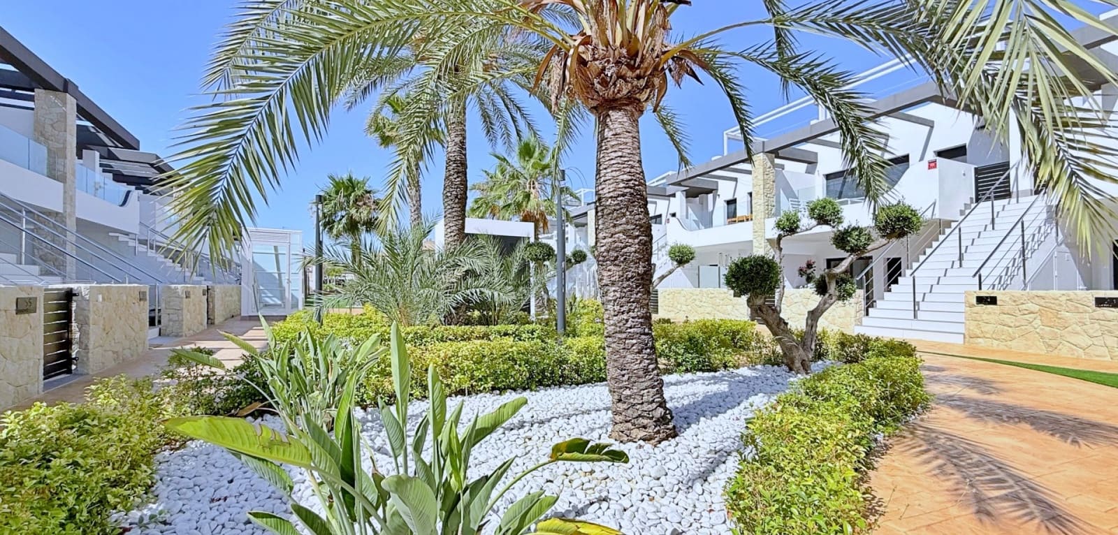 2 bedroom Apartment for sale in Orihuela Costa - € 379,000 (Ref: 9908807)