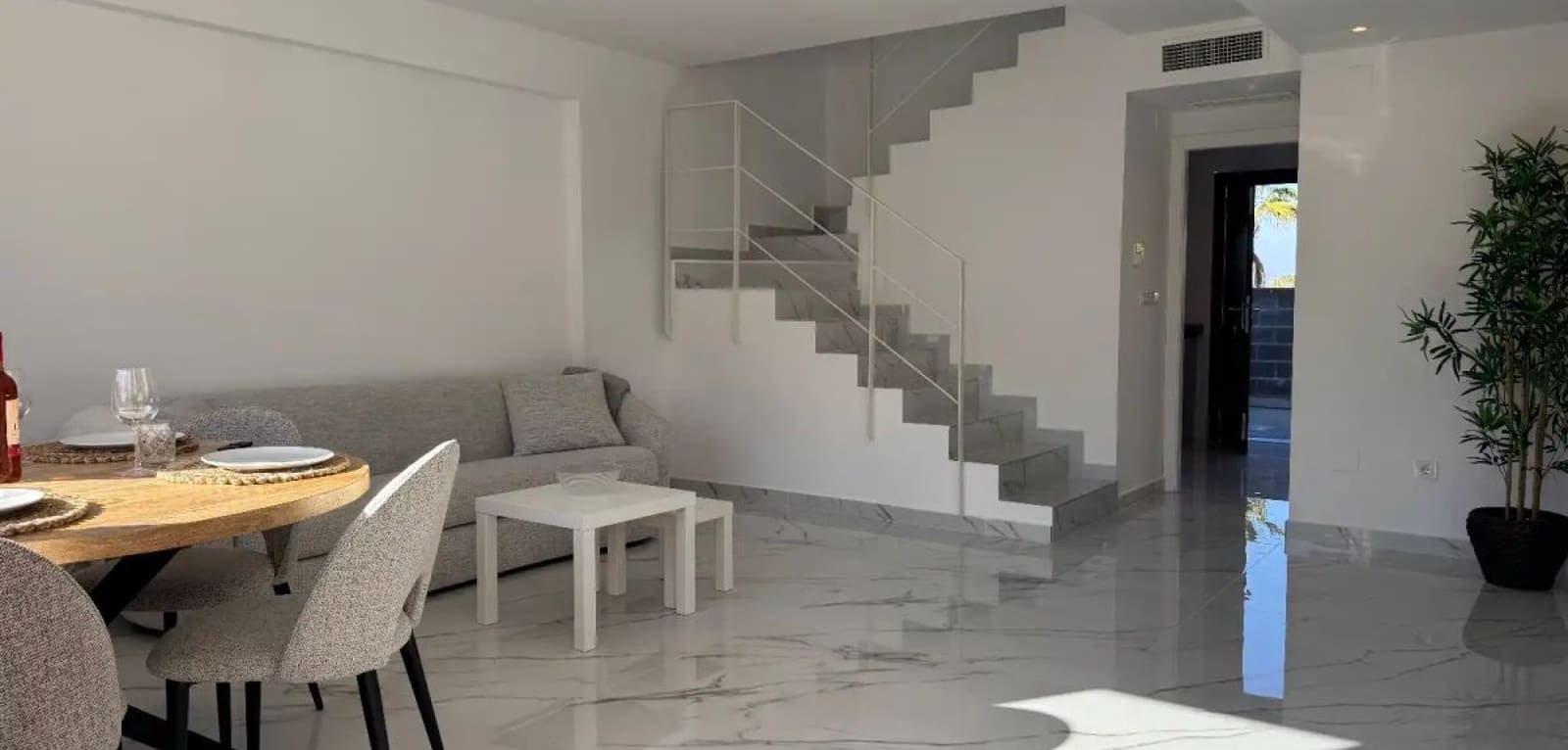 2 soveværelse Byhus til salg i Torrevieja med swimmingpool garage - € 298.000 (Ref: 9910012)