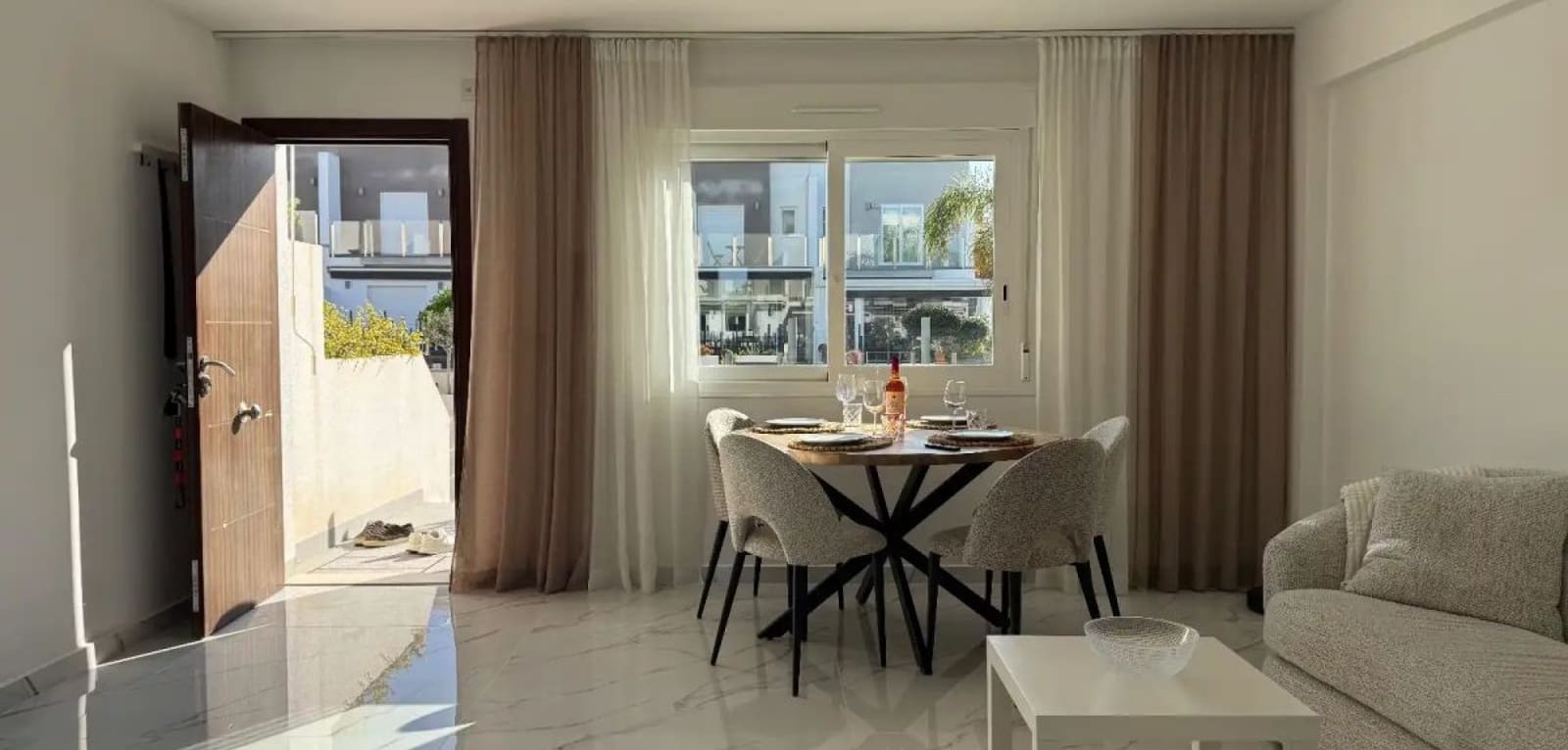 2 soveværelse Byhus til salg i Torrevieja med swimmingpool garage - € 298.000 (Ref: 9910012)