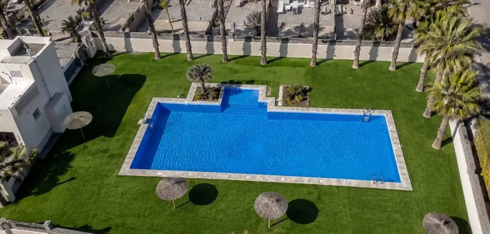 2 soveværelse Byhus til salg i Torrevieja med swimmingpool garage - € 298.000 (Ref: 9910012)