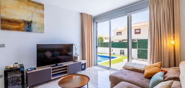 3 bedroom Villa for sale in Ciudad Quesada, Rojales with pool - € 399,000 (Ref: 9917611)