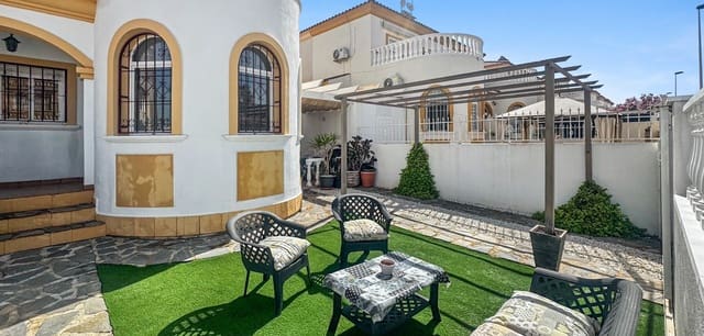 2 soverom Hus til salgs i Aguas Nuevas, Torrevieja med svømmebasseng - € 179 000 (Ref: 9927907)