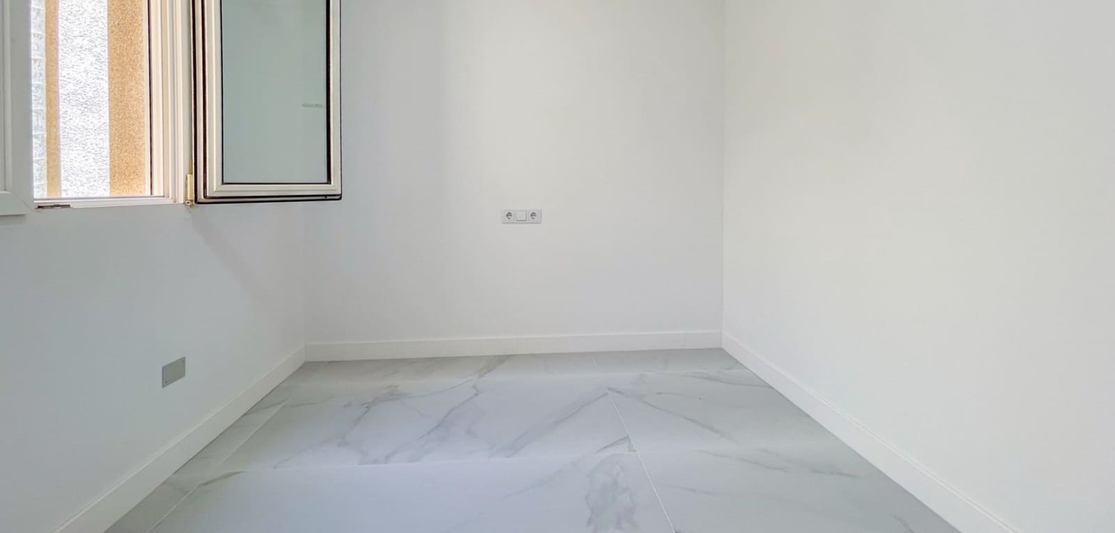 2 bedroom Apartment for sale in La Zenia with garage - € 239,900 (Ref: 9932358)