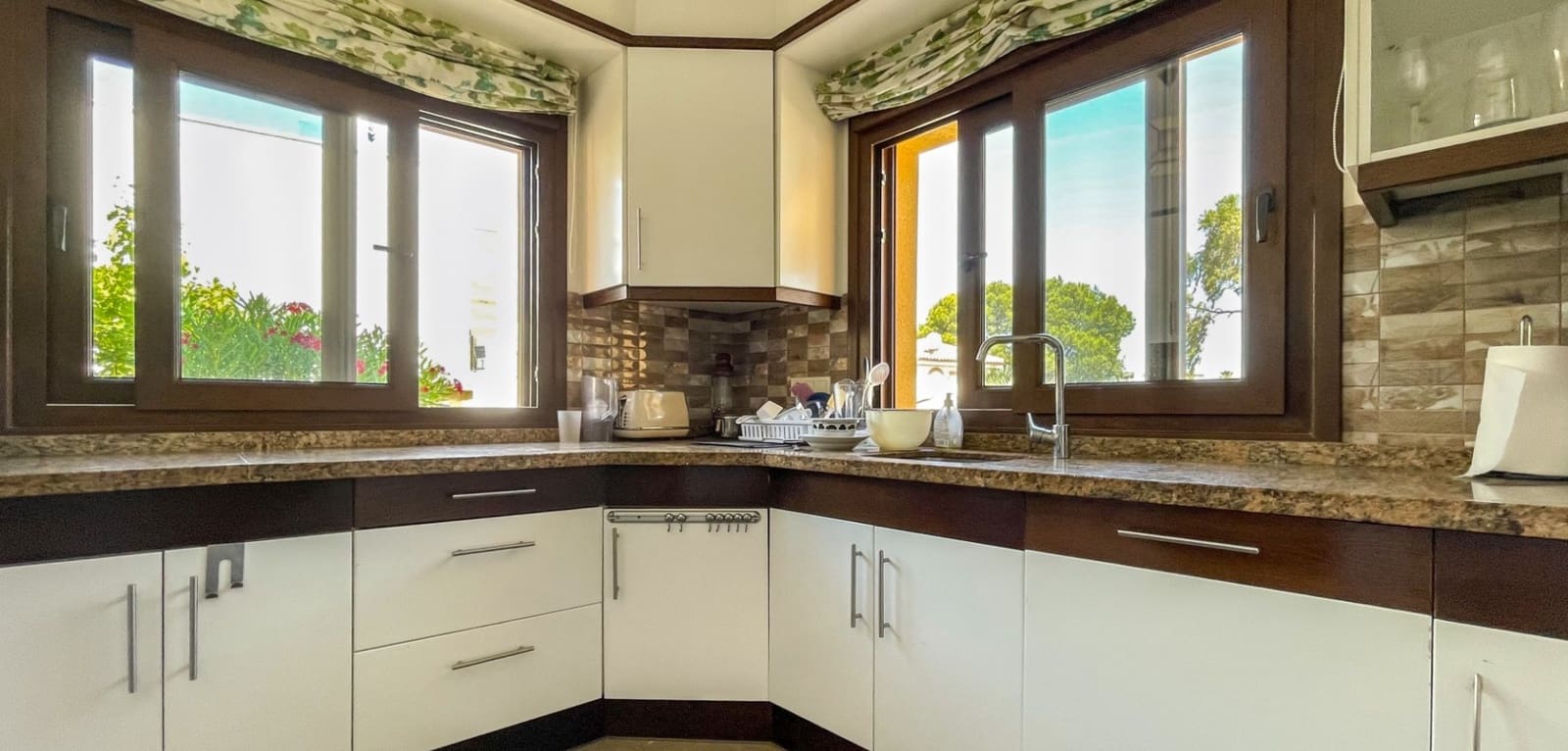 3 bedroom Villa for sale in La Zenia with pool garage - € 799,900 (Ref: 9935369)
