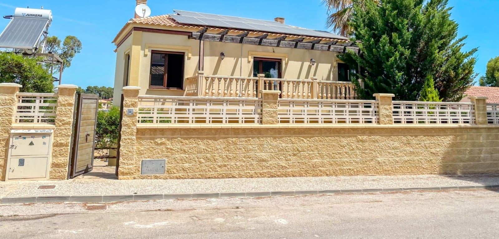 3 bedroom Villa for sale in La Zenia with pool garage - € 799,900 (Ref: 9935369)
