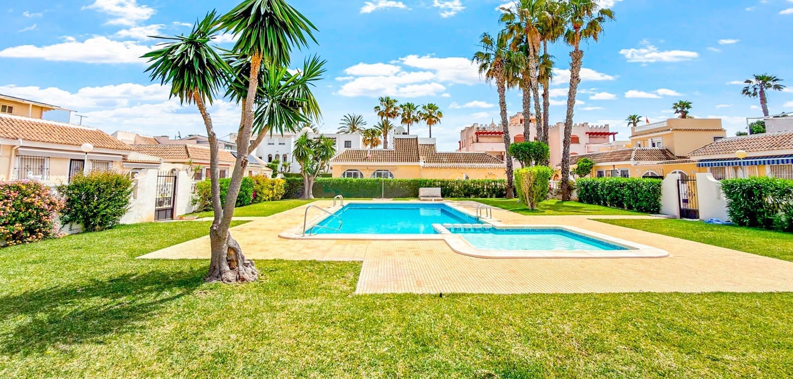 Bungalow de 2 habitaciones en Los Narejos en venta con piscina garaje - 220.000 € (Ref: 9937132)