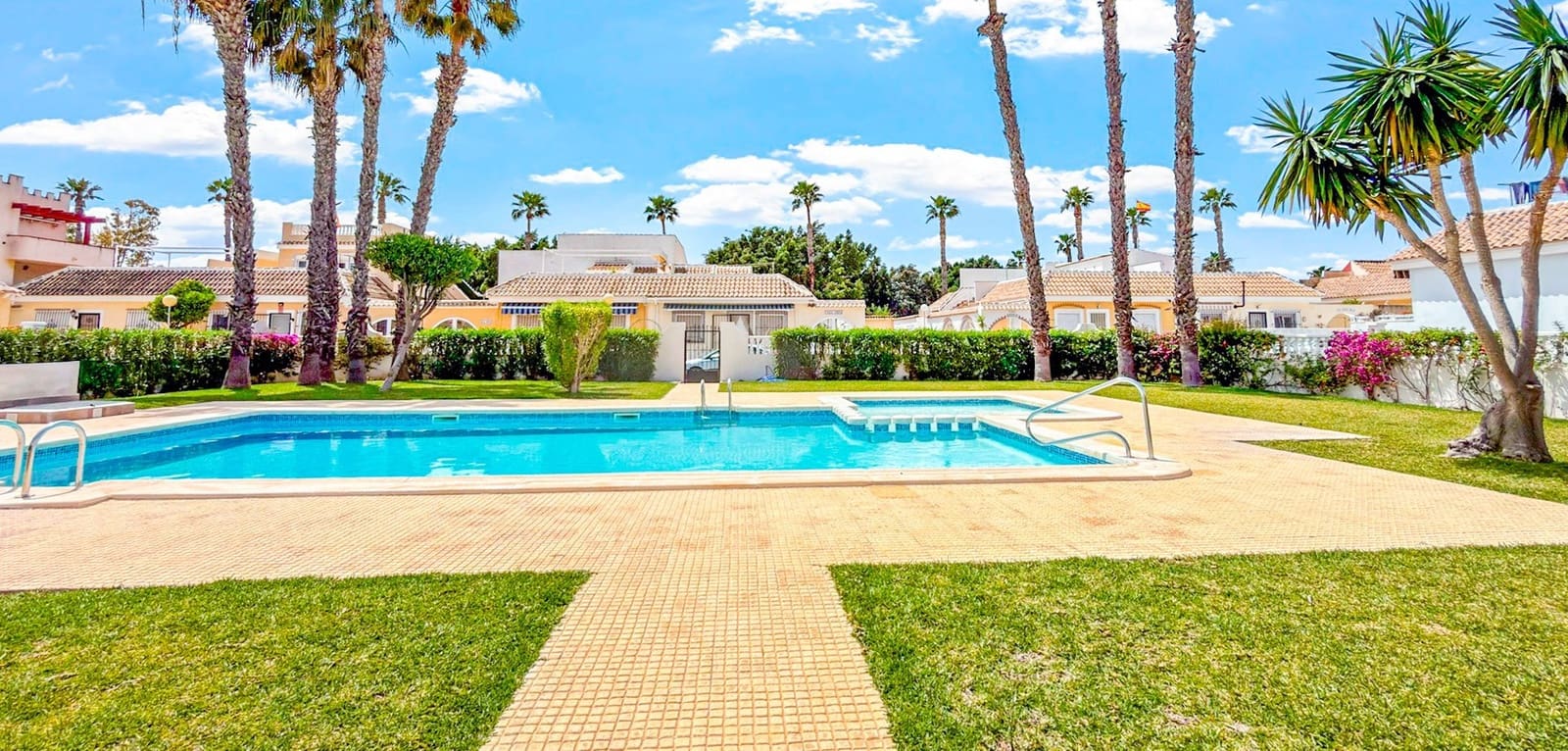 Bungalow de 2 habitaciones en Los Narejos en venta con piscina garaje - 220.000 € (Ref: 9937132)