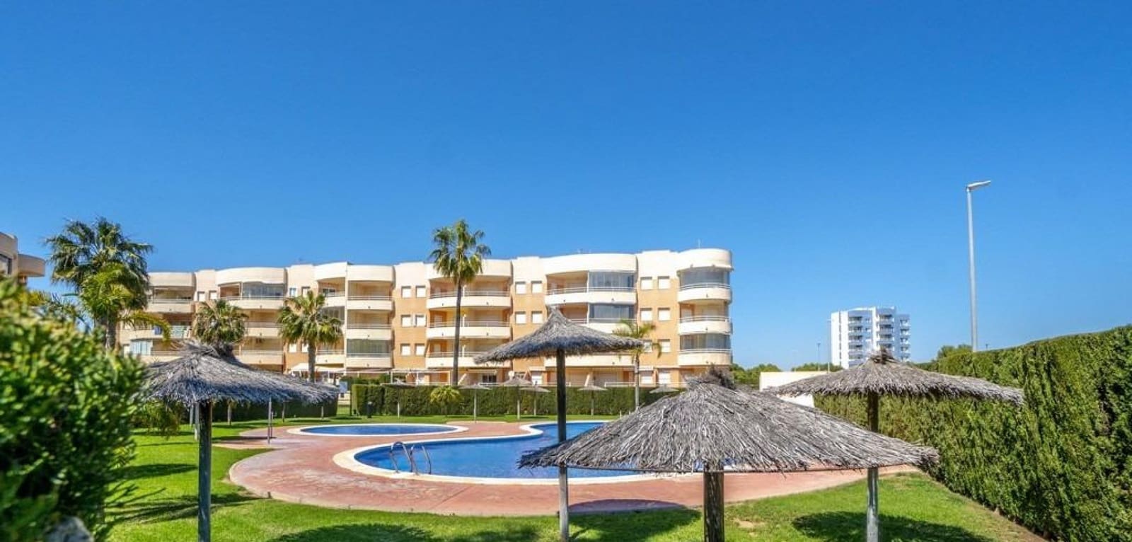 2 soverom Leilighet til salgs i Campoamor med svømmebasseng - € 205 000 (Ref: 9944344)