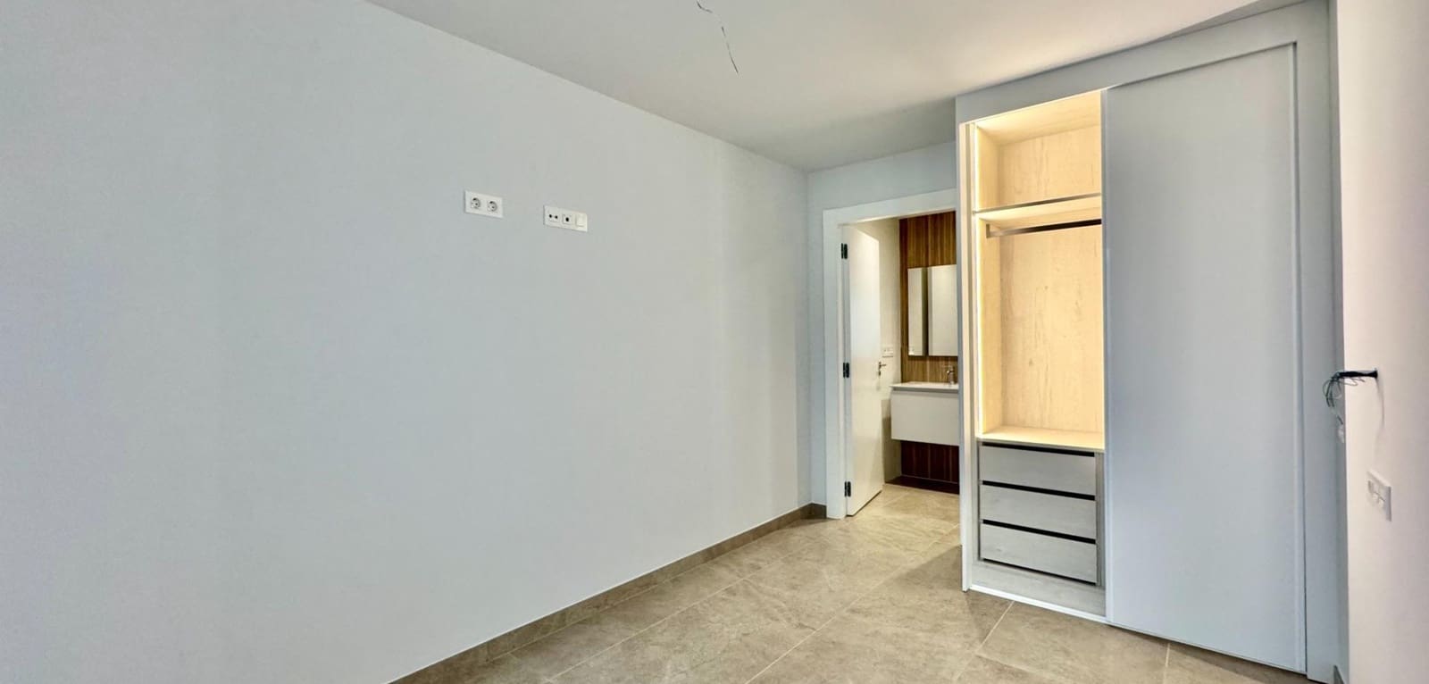 2 makuuhuone Huoneisto myytävänä paikassa Torrevieja mukana uima-altaan - 250 000 € (Ref: 9944714)