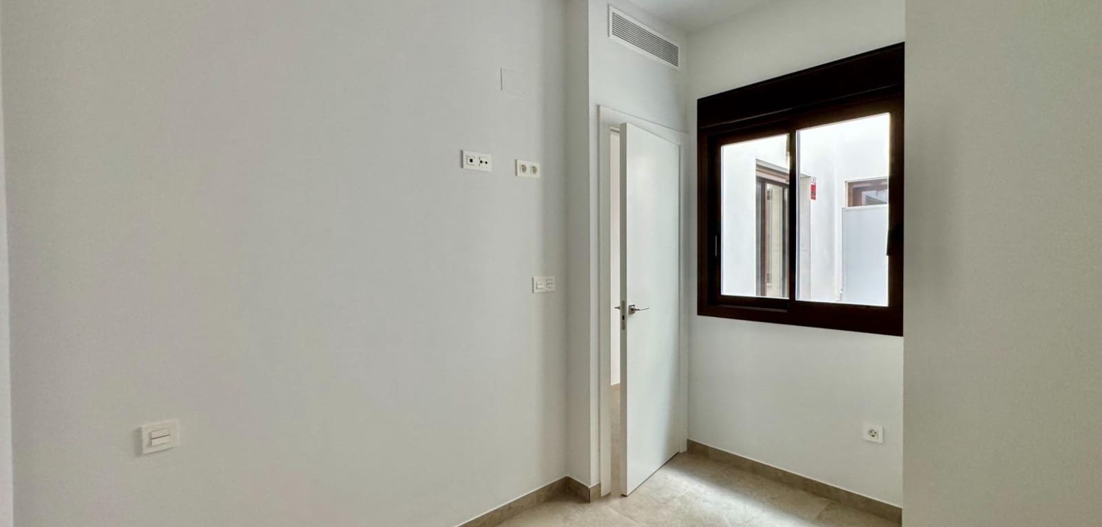 2 makuuhuone Huoneisto myytävänä paikassa Torrevieja mukana uima-altaan - 250 000 € (Ref: 9944714)